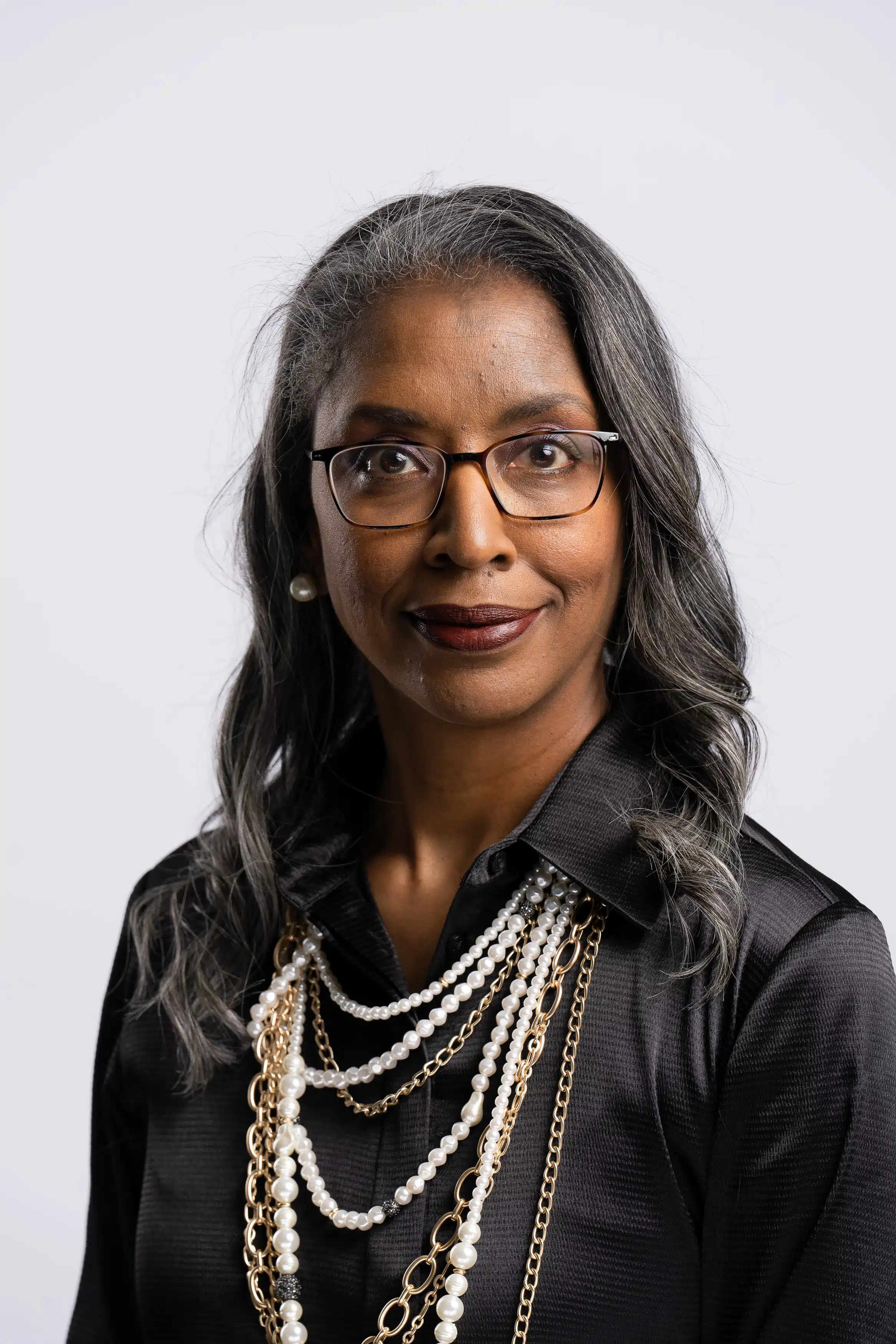 Woman at greenville country club wearing a business suit for a headshot photography session event that took part in the aka seriority